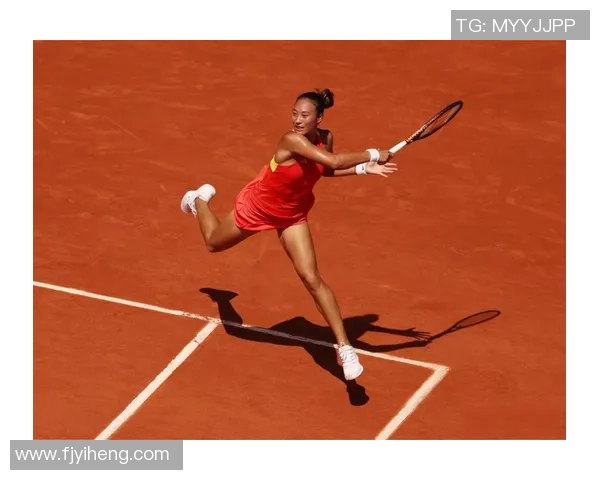 足球明星肌肉线条尽显力量与美感展现运动员的完美身形