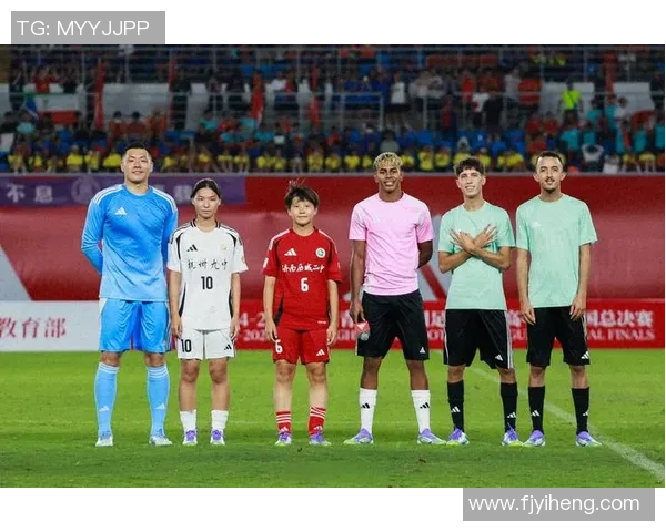 足球明星闪耀赛场背后，探索他们的成名之路与无尽热爱