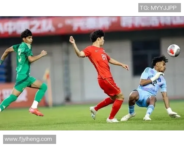 足球球星一对一进攻技巧展示，精彩过人瞬间引爆全场气氛